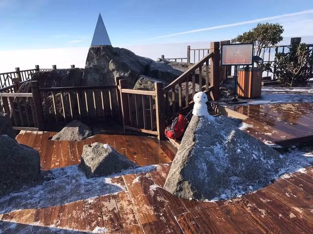 Gioi tre thich thu nan hinh tuyet tren dinh Fansipan-Hinh-7