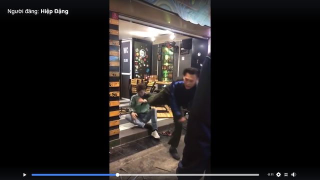 Nghi vấn dân phòng đánh người trên phố Tạ Hiện: Công an lên tiếng - Hình 3 Nghi van dan phong danh nguoi tren pho Ta Hien: Cong an len tieng-Hinh-3