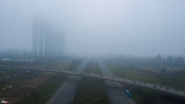 Anh: Nhieu cong trinh cao tang o Ha Noi bong dung 