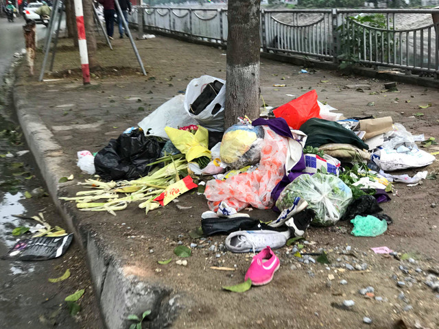 Hà Nội ra sao sau khi bãi rác Nam Sơn hoạt động trở lại? - Hình 11 Ha Noi ra sao sau khi bai rac Nam Son hoat dong tro lai?-Hinh-11