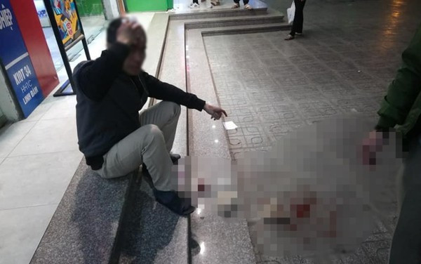 Đọc gì hôm nay 28/1: Đứt lìa tay khi hỗn chiến tại quán cà phê - Hình 3 Doc gi hom nay 28/1: Dut lia tay khi hon chien tai quan ca phe-Hinh-3