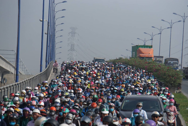 Cửa ngõ Sài Gòn kẹt kinh hoàng ngày cận Tết, nghìn người tìm lối thoát Cua ngo Sai Gon ket kinh hoang ngay can Tet, nghin nguoi tim loi thoat