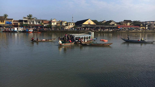 Đọc gì hôm nay 25/1: Xe container đâm chết người rồi bỏ chạy - Hình 2 Doc gi hom nay 25/1: Xe container dam chet nguoi roi bo chay-Hinh-2