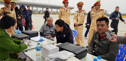 Đọc gì hôm nay 25/1: Xe container đâm chết người rồi bỏ chạy - Hình 3 Doc gi hom nay 25/1: Xe container dam chet nguoi roi bo chay-Hinh-3