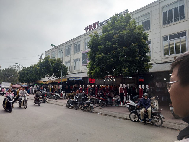 Tân Hùng Minh "xẻ thịt" Khu thể thao Ninh Hiệp làm ki ốt: Vì sao chưa xử lý? - Hình 6 Tan Hung Minh