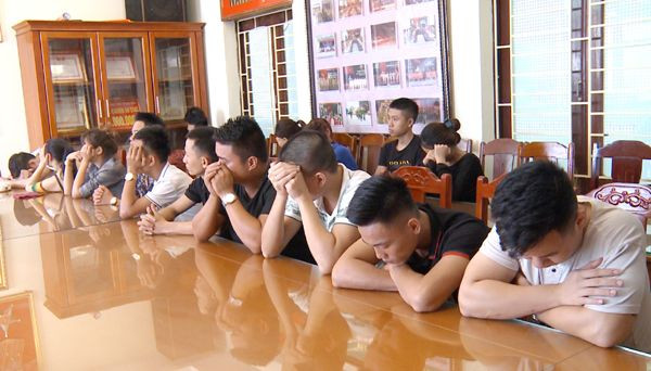 Thiếu nữ 17 tuổi mua gần 10 triệu ma túy tổ chức sinh nhật với bạn Thieu nu 17 tuoi mua gan 10 trieu ma tuy to chuc sinh nhat voi ban