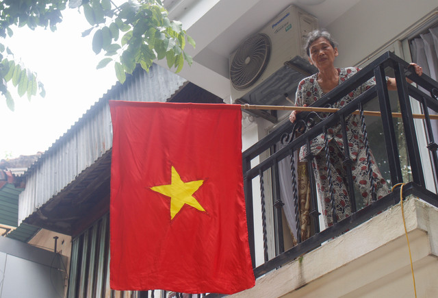 Duong pho ngap tran co hoa mung Quoc khanh 2/9-Hinh-2