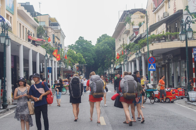 Duong pho ngap tran co hoa mung Quoc khanh 2/9-Hinh-9