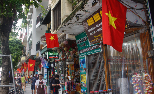 Duong pho ngap tran co hoa mung Quoc khanh 2/9-Hinh-6