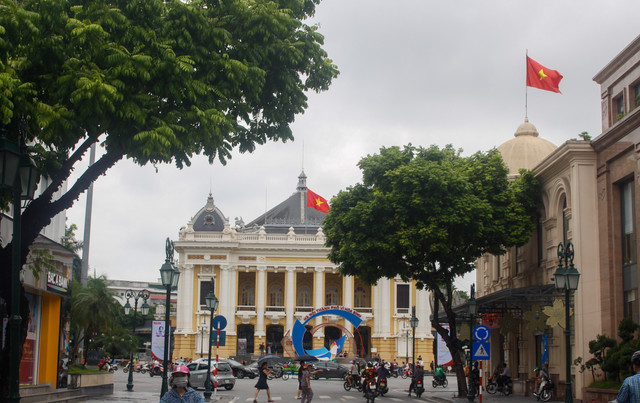 Duong pho ngap tran co hoa mung Quoc khanh 2/9