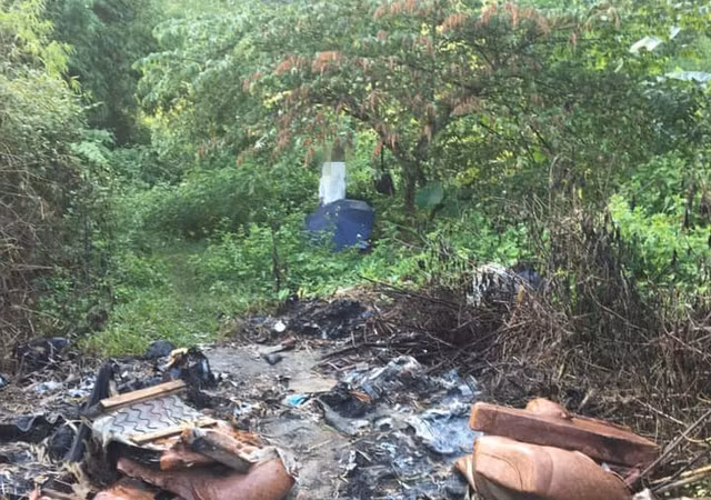 Nguoi dan ong mieng bi bit gie, chet trong tu the treo co