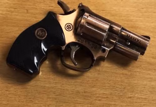 Thoat y, mang sung, chui nhan vien va nhung vu 