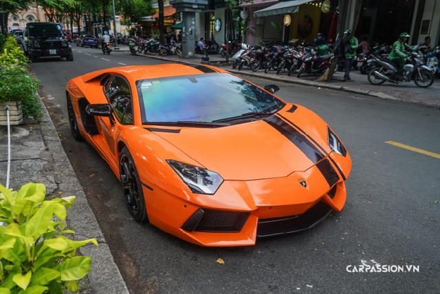 Cận cảnh siêu xe Lamborghini Aventador LP700-4 giá 20 tỷ Can canh sieu xe Lamborghini Aventador LP700-4 gia 20 ty