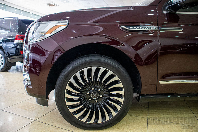 Ngắm nghía SUV 'khủng long' Lincoln Navigator Black Label 2020 mới về Việt Nam - Hình 4 Ngam nghia SUV 'khung long' Lincoln Navigator Black Label 2020 moi ve Viet Nam-Hinh-4