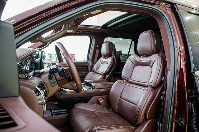 Ngắm nghía SUV 'khủng long' Lincoln Navigator Black Label 2020 mới về Việt Nam - Hình 7 Ngam nghia SUV 'khung long' Lincoln Navigator Black Label 2020 moi ve Viet Nam-Hinh-7