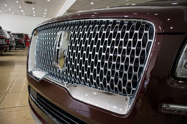 Ngắm nghía SUV 'khủng long' Lincoln Navigator Black Label 2020 mới về Việt Nam - Hình 2 Ngam nghia SUV 'khung long' Lincoln Navigator Black Label 2020 moi ve Viet Nam-Hinh-2