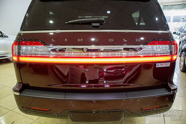 Ngắm nghía SUV 'khủng long' Lincoln Navigator Black Label 2020 mới về Việt Nam - Hình 5 Ngam nghia SUV 'khung long' Lincoln Navigator Black Label 2020 moi ve Viet Nam-Hinh-5