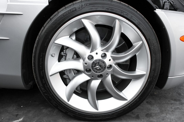 Ngắm "mũi tên bạc" Mercedes-Benz SLR McLaren độc nhất Việt Nam - Hình 6 Ngam