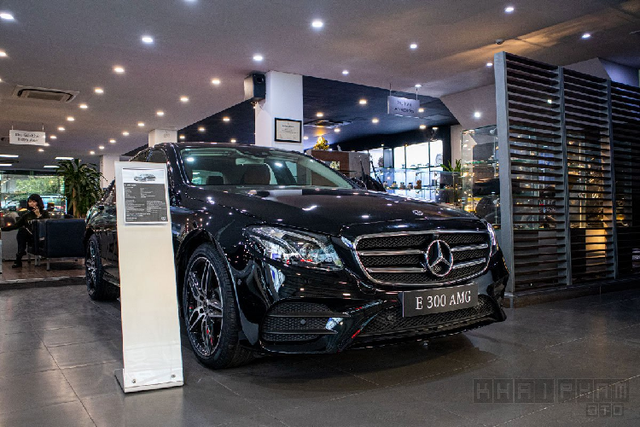 Mercedes-Benz E300 mới đắt hơn Lexus ES250 tới 300 triệu tại VN Mercedes-Benz E300 moi dat hon Lexus ES250 toi 300 trieu tai VN