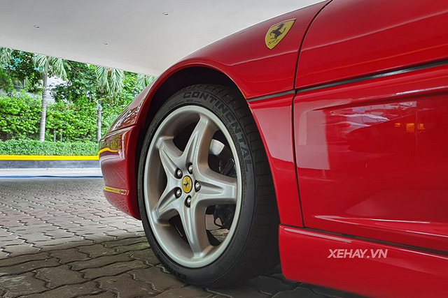 Ngắm Ferrari 355 F1 Spider hơn 20 tuổi tại Sài Gòn - Hình 4 Ngam Ferrari 355 F1 Spider hon 20 tuoi tai Sai Gon-Hinh-4