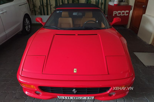 Ngắm Ferrari 355 F1 Spider hơn 20 tuổi tại Sài Gòn - Hình 2 Ngam Ferrari 355 F1 Spider hon 20 tuoi tai Sai Gon-Hinh-2