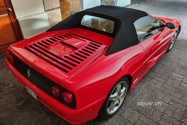 Ngắm Ferrari 355 F1 Spider hơn 20 tuổi tại Sài Gòn - Hình 3 Ngam Ferrari 355 F1 Spider hon 20 tuoi tai Sai Gon-Hinh-3