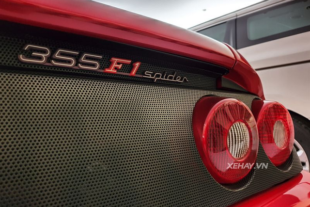 Ngắm Ferrari 355 F1 Spider hơn 20 tuổi tại Sài Gòn - Hình 5 Ngam Ferrari 355 F1 Spider hon 20 tuoi tai Sai Gon-Hinh-5