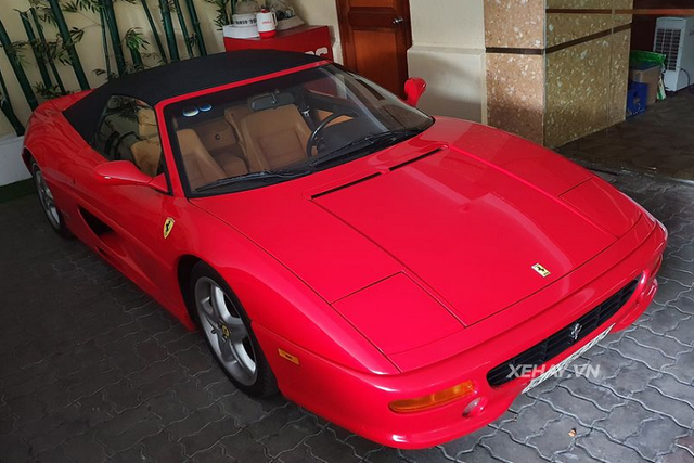 Ngắm Ferrari 355 F1 Spider hơn 20 tuổi tại Sài Gòn - Hình 8 Ngam Ferrari 355 F1 Spider hon 20 tuoi tai Sai Gon-Hinh-8