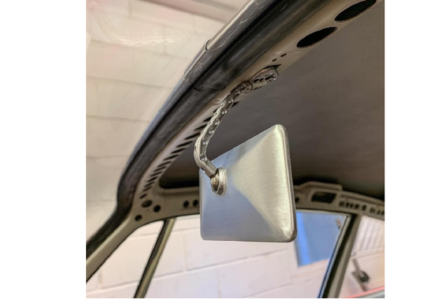Cận cảnh Porsche 911 siêu nhẹ, sở hữu nhiều lỗ nhất thế giới - Hình 9 Can canh Porsche 911 sieu nhe, so huu nhieu lo nhat the gioi-Hinh-9
