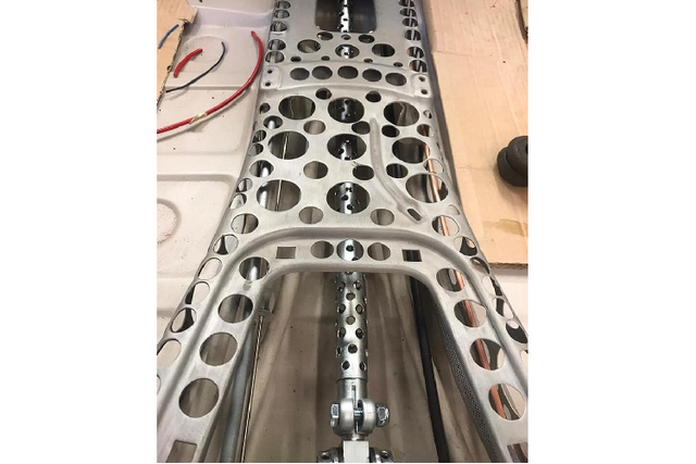 Cận cảnh Porsche 911 siêu nhẹ, sở hữu nhiều lỗ nhất thế giới - Hình 7 Can canh Porsche 911 sieu nhe, so huu nhieu lo nhat the gioi-Hinh-7
