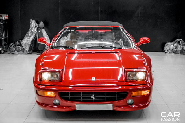 Cận cảnh siêu xe Ferrari F355 F1 Spider hơn 20 năm tuổi độc nhất Việt Nam Can canh sieu xe Ferrari F355 F1 Spider hon 20 nam tuoi doc nhat Viet Nam