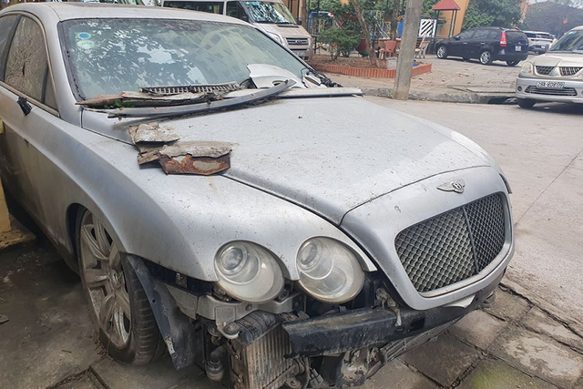 Xe siêu sang Bentley tiền tỷ bị 'bỏ rơi' tại Việt Nam Xe sieu sang Bentley tien ty bi 'bo roi' tai Viet Nam