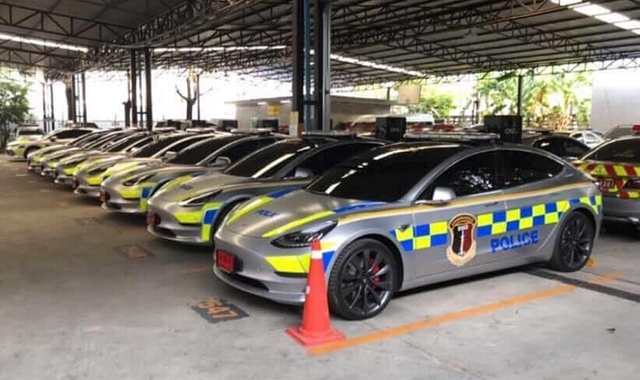 Phát sốt với dàn xe cảnh sát Tesla Model triệu đô tại Thái Lan Phat sot voi dan xe canh sat Tesla Model trieu do tai Thai Lan
