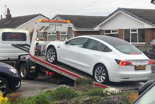 Tesla Model 3 rơi vô lăng dù mới lăn bánh được 1 tháng - Hình 4 Tesla Model 3 roi vo lang du moi lan banh duoc 1 thang-Hinh-4