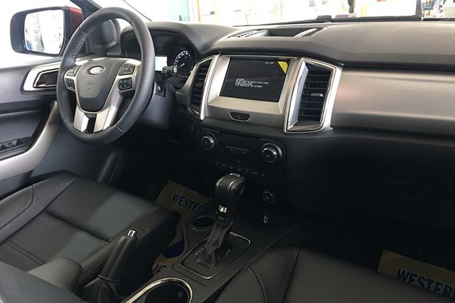 Cận cảnh Ford Everest 2020 gần 1,2 tỷ đồng tại Việt Nam - Hình 8 Can canh Ford Everest 2020 gan 1,2 ty dong tai Viet Nam-Hinh-8