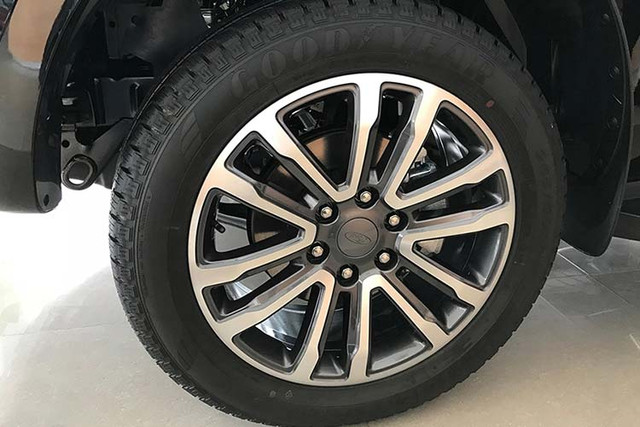 Cận cảnh Ford Everest 2020 gần 1,2 tỷ đồng tại Việt Nam - Hình 5 Can canh Ford Everest 2020 gan 1,2 ty dong tai Viet Nam-Hinh-5
