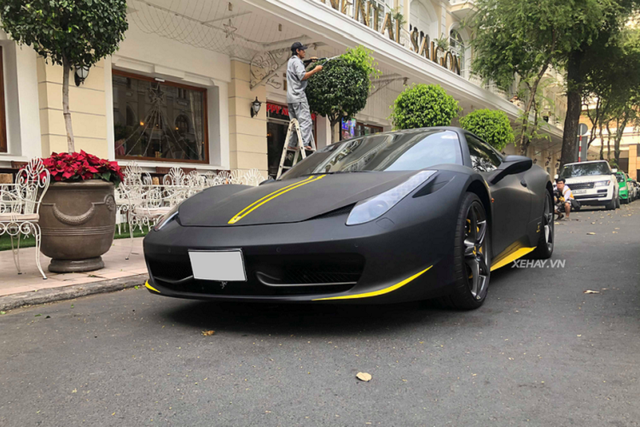 Ngắm siêu xe Ferrari 458 Spider giá hơn 15 tỷ trên đường phố Sài Gòn Ngam sieu xe Ferrari 458 Spider gia hon 15 ty tren duong pho Sai Gon