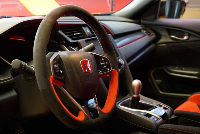 Vua sedan hạng C – Honda Civic ra mắt biến thể Type R 2021 - Hình 6 Vua sedan hang C – Honda Civic ra mat bien the Type R 2021-Hinh-6