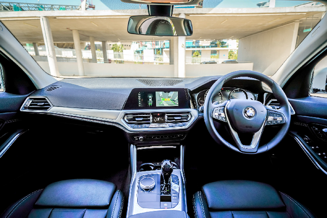 Can canh BMW 320i 2020 moi, gia duoi 2 ty dong-Hinh-3