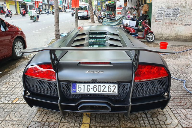 Chao ban sieu xe Lamborghini Murcielago SV mot thoi cua dai gia Minh nhua-Hinh-3