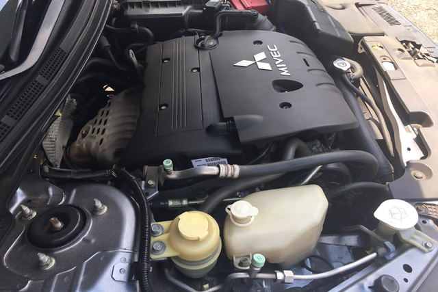 Cận cảnh Mitsubishi Lancer Fortis hàng hiếm tại Sài Gòn - Hình 4 Can canh Mitsubishi Lancer Fortis hang hiem tai Sai Gon-Hinh-4