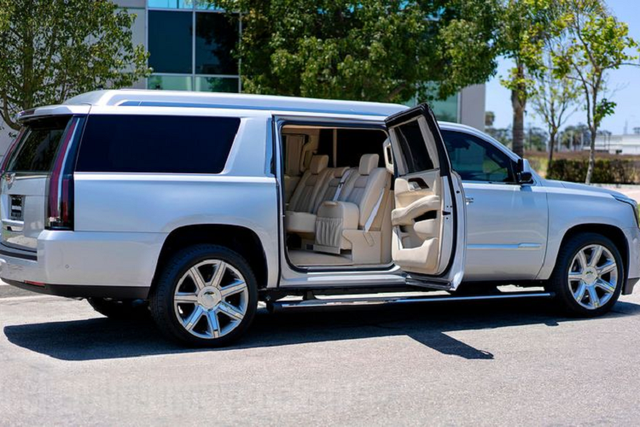 Giá nào cho Cadillac Escalade ESV của sao bóng bầu dục Tom Brady? Gia nao cho Cadillac Escalade ESV cua sao bong bau duc Tom Brady?