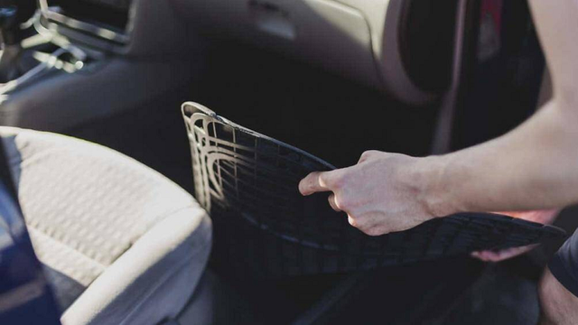 Cách nhận biết ôtô cũ có bị thuỷ kích hay không? - Hình 3 Cach nhan biet oto cu co bi thuy kich hay khong?-Hinh-3