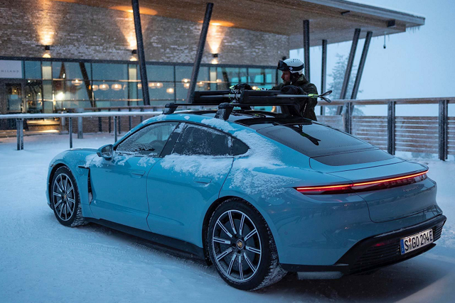 Sieu xe dien Porsche Taycan 4S gia chi tu 2,43 ty dong-Hinh-3