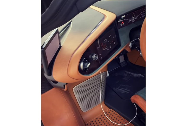 McLaren Speedtail khoac ao carbon xanh hang doc, khoang noi that co 3 cho ngoi-Hinh-4