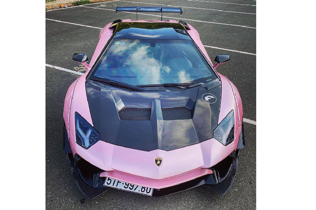 Đại gia thay 'áo' hồng cho Lamborghini Aventador hơn 20 tỷ Dai gia thay 'ao' hong cho Lamborghini Aventador hon 20 ty