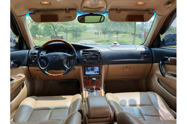 "Xe sang" Daewoo Magnus chỉ hơn 100 triệu đồng tại Việt Nam - Hình 3 Mẫu xe sedan Daewoo Magnus ra mắt thị trường nội địa Hàn Quốc vào năm 2000. Sau đó mẫu xe này còn có mặt tại những thị trường khác như Đài Loan. Tại Việt Nam, mẫu xe Daewoo Magnus trình làng năm 2004 với hai dòng sản phẩm chính Magnus Eagle 2.0L và Magnus L6 2.5L, đối thủ cạnh tranh trực tiếp với Magnus thời điểm này chính là Toyota Camry 2.4L.