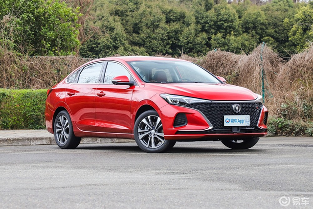 Pro và Plus là hai từ tiếng Anh ưa thích của các nhà sản xuất xe Trung Quốc khi họ tung ra thị trường một phiên bản cao cấp hơn của một mẫu xe có sẵn. Một trong những mẫu xe mới nhất áp dụng xu hướng này chính là chiếc xe Changan Eado Plus 2020, một biến bản có chất thể thao và “ăn diện” hơn một chút của sedan Changan Eado.