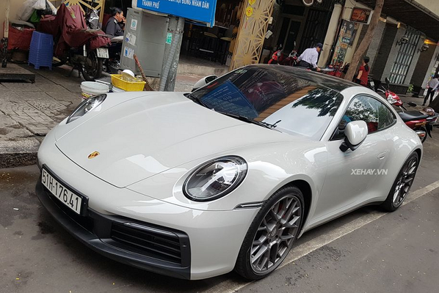 Soi Porsche 911 Carrera S chính hãng hơn 7,6 tỷ Soi Porsche 911 Carrera S chinh hang hon 7,6 ty