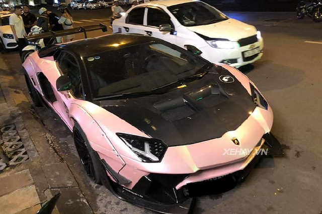 Cận cảnh Lamborghini Aventador độ Liberty Walk độc nhất Việt Nam - Hình 6 Can canh Lamborghini Aventador do Liberty Walk doc nhat Viet Nam-Hinh-6